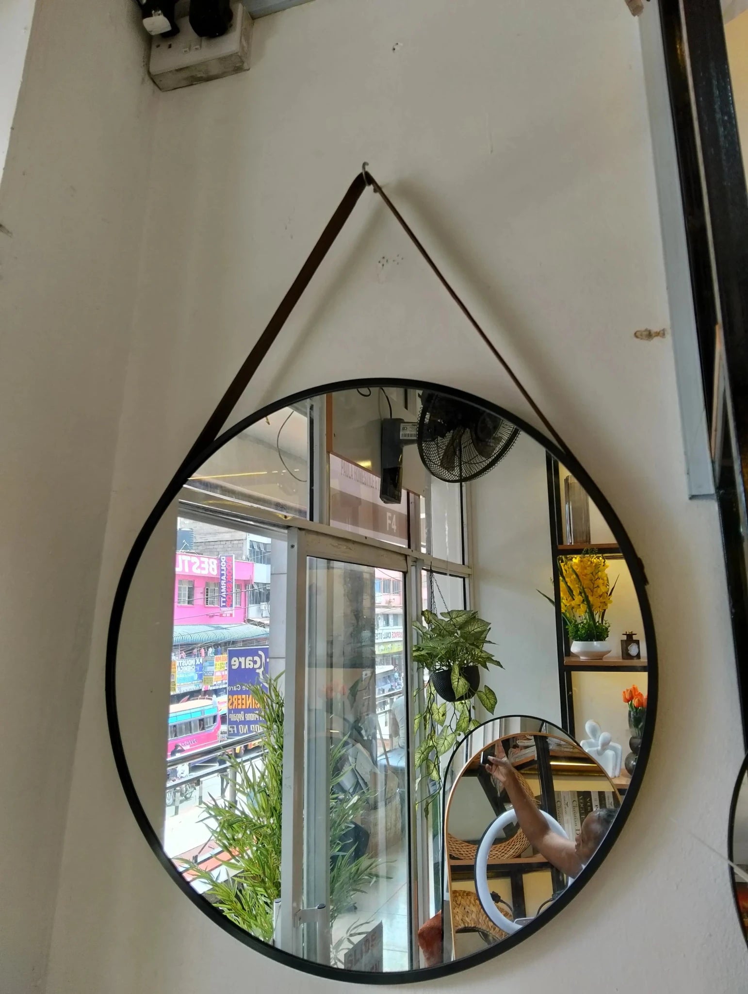 Round Wall Mirror 60cm – Matte Black Metal Frame with Leather Hanging Strap - enkajihomestore
